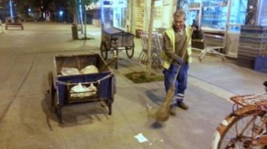 Akyazı&rsquo;da Temizlik 24 Saat Aralıksız S&uuml;r&uuml;yor