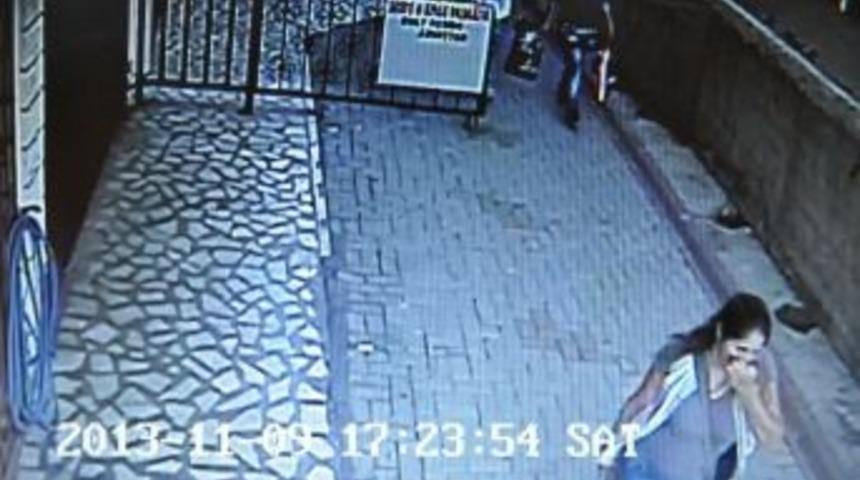 Hırsızlık Zanlısı Kadınlar Kamerada