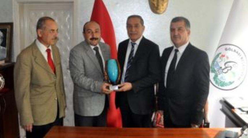 G&ouml;lbaşı Metem&rsquo;den Başkan &Ouml;zdemir&rsquo;e Plaket