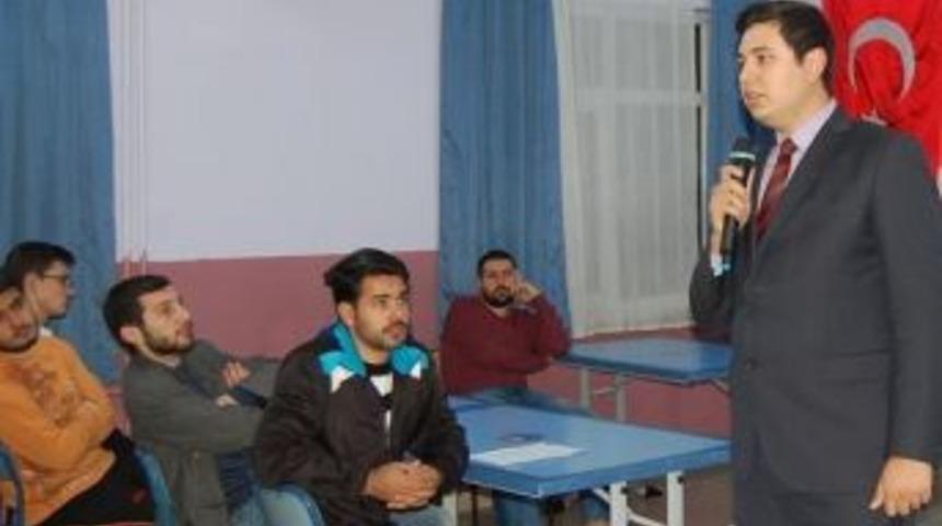 &Ccedil;aycuma&rsquo;da Yurt &Ouml;ğrencilerine Sosyal Medya Semineri Verildi