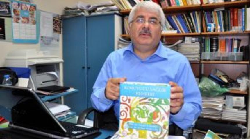 Korucuyu Sağlık Rehberi'nin Ikinci Baskısı 24 Bin Eczaneye Dağıtılacak