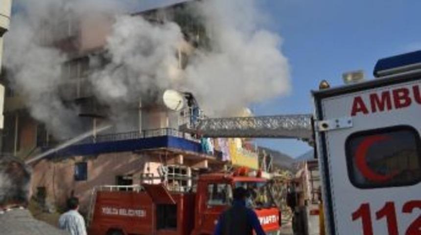 Yığılca&rsquo;da &Uuml;&ccedil; Katlı Evde Yangın &Ccedil;ıktı