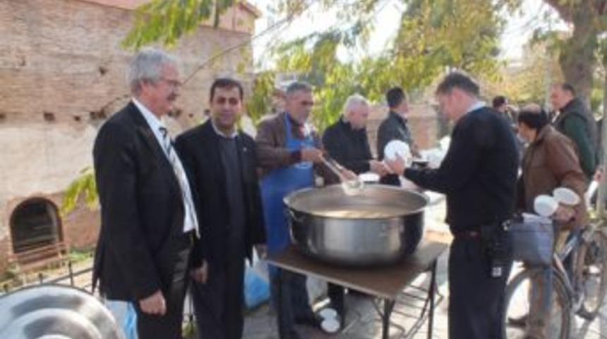 İznik Bal-G&ouml;&ccedil;&rsquo;ten Ayasofya Camiinde aşure