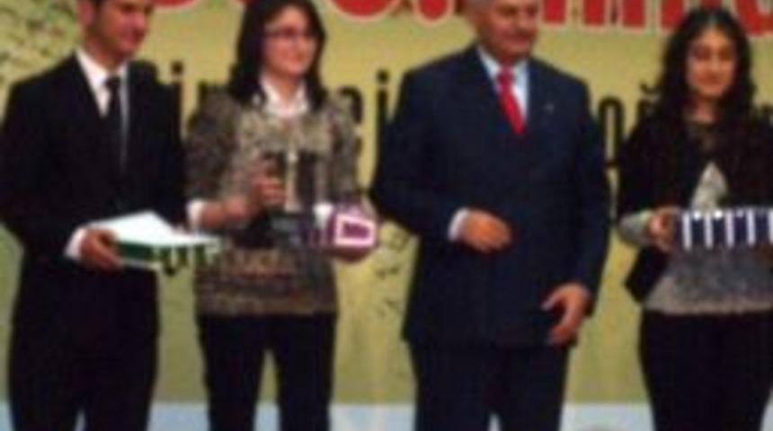 İsmet Sığırcıoğlu, &Ouml;d&uuml;l&uuml;n&uuml; Bakan Yıldırım&rsquo;dan Aldı