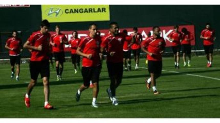 Medicalpark Antalyaspor, Fenerbah&ccedil;e Ma&ccedil;ı Hazırlıklarını S&uuml;rd&uuml;r&uuml;yor