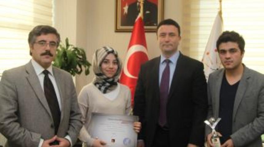 Melikşahlı &Ouml;ğrenciler Mobilya Tasarım Yarışmasından 3 &Ouml;d&uuml;lle D&ouml;nd&uuml;