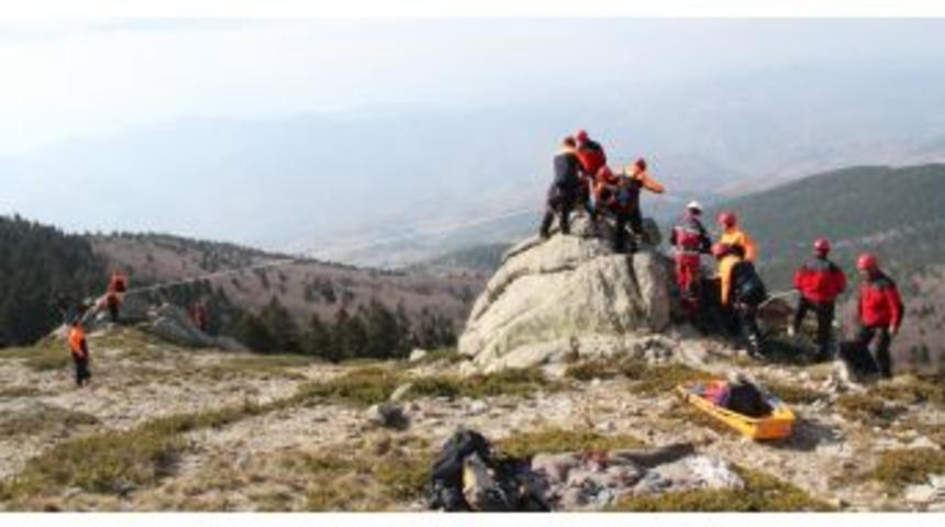 Tatbikatta Uludağ'da Mahsur Kalan Dağcı Helikopterle Kurtarıldı