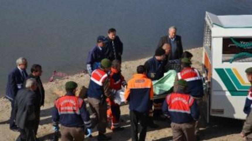 Otomobiliyle Birlikte Sulama G&ouml;letine D&uuml;şen Gencin Cesedine 22 Saat Sonra Ulaşıldı