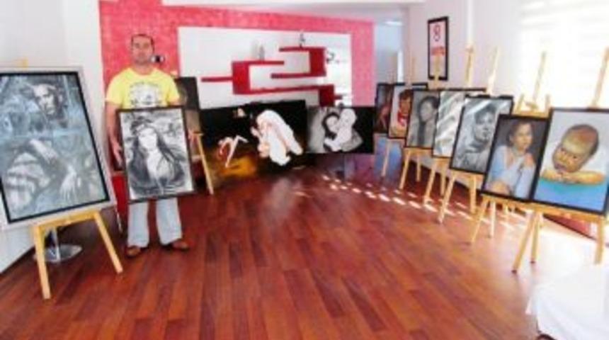 Alaylı Ressam İlk Sergisi&rsquo;ni Edremit'te A&ccedil;a&ccedil;ak