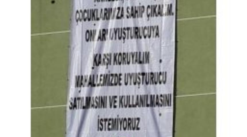 Mahalle Sakinlerinden Uyuşturucuya Pankartlı Tepki