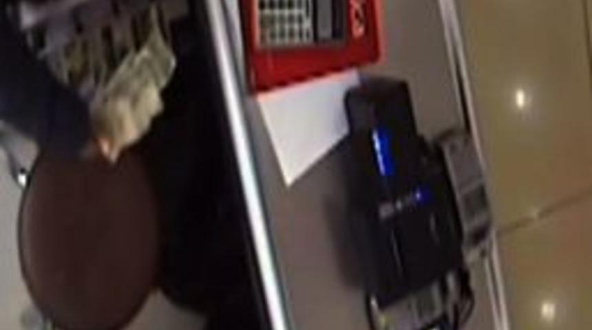 Kars&rsquo;ta İşyerinde Hırsızlık G&uuml;venlik Kamerasında