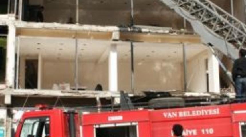 Van&rsquo;da Yangın Korkuttu