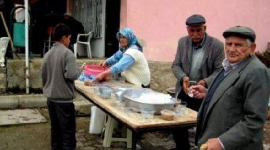 Ağabay K&ouml;y&uuml; Sakinleri Aşure Etkinliğinde Buluştu