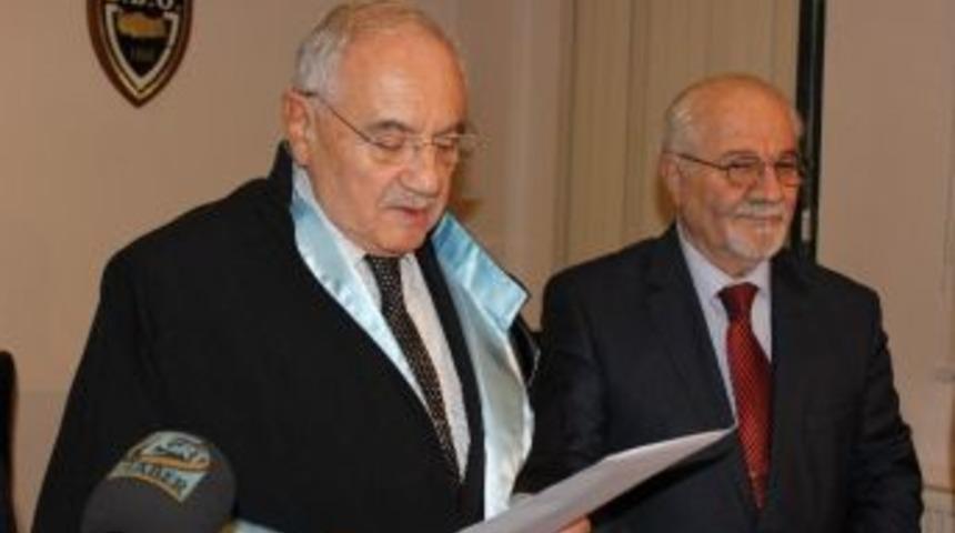 Eski Milli Savunma Bakanı Vecdi G&ouml;n&uuml;l&rsquo;&uuml;n Doktora Sevinci