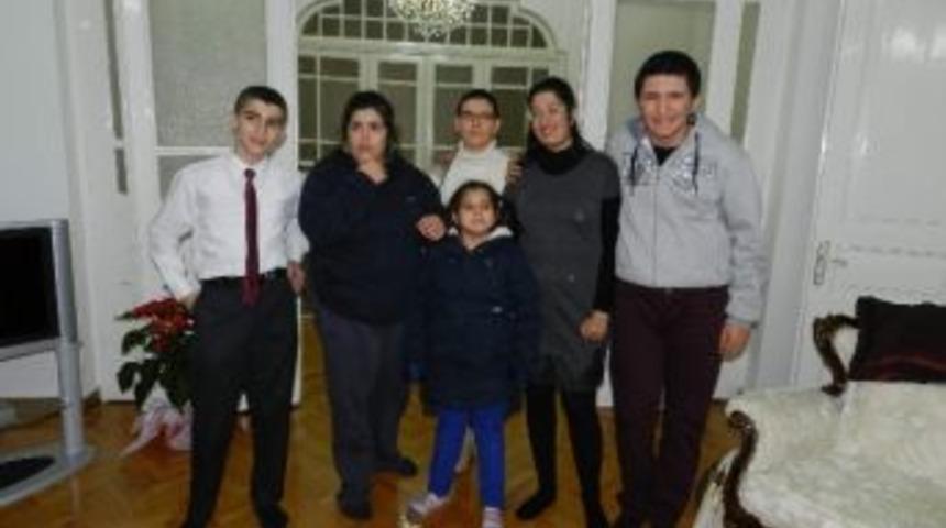 Hazife Savaş Otizm Derneğini Evinde Ağırladı