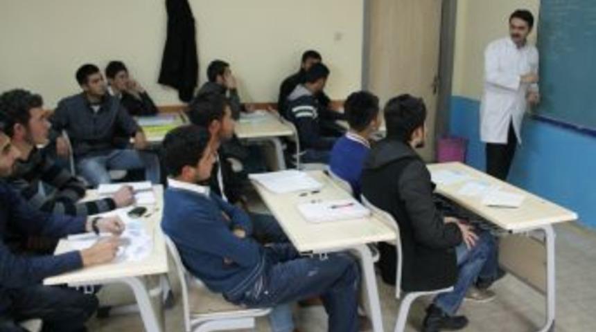 Kars'ta Herkes Tek Ses: Dershaneler Kapatılamaz