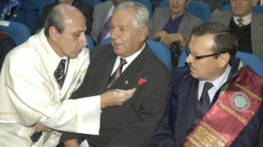 &Uuml;niversitenin 'Osman Amca&rsquo;sına Fahri Doktora
