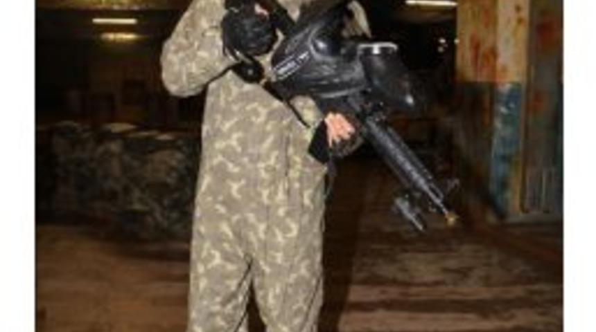 Manga Paıntball Oynayarak Stres Attı