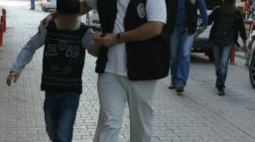 Otob&uuml;s Taşlayan 11'i &Ccedil;ocuk 15 Kişi G&ouml;zaltına Alındı