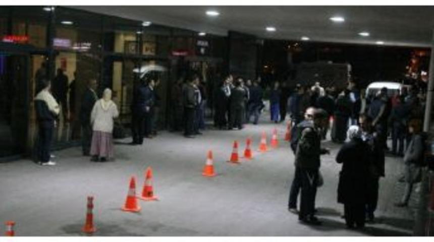 İzmir&rsquo;de sokak ortasında infaz