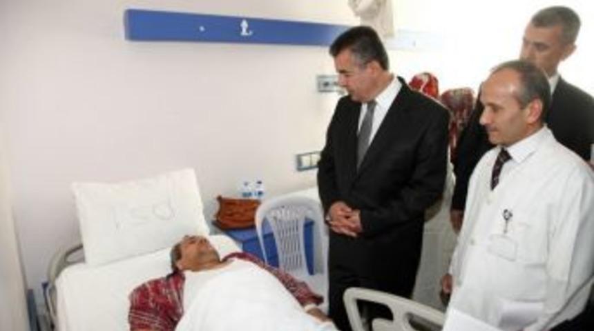 Vali Lekesiz, Yaralı Polis Memurlarını Hastanede Ziyaret Etti