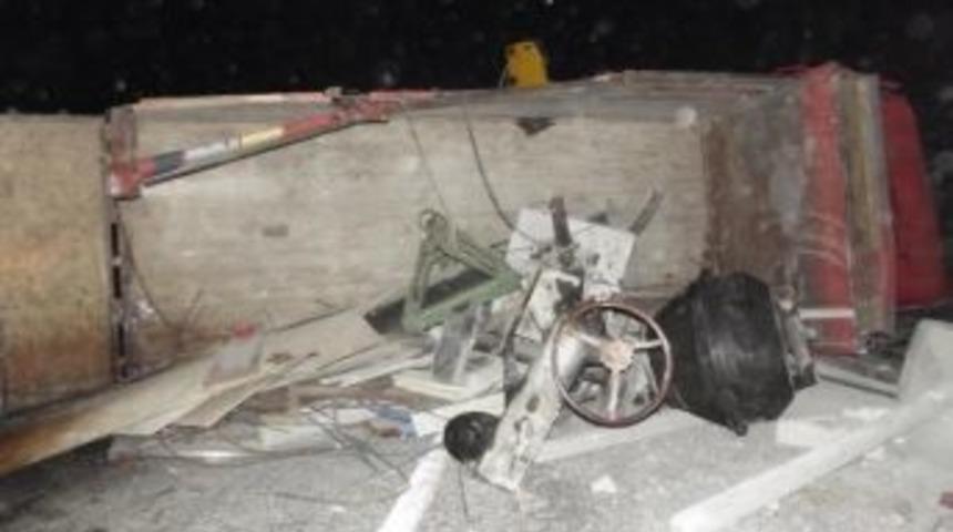 Freni Patlayan Kamyonet Devrildi: 1 Yaralı