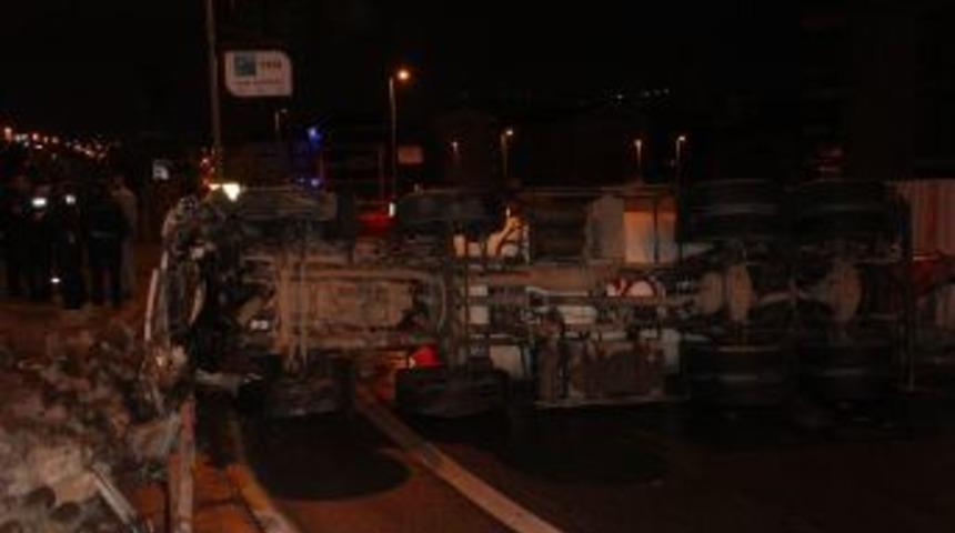 İstanbul&rsquo;da Yağmur Yağışı Kazalara Yol A&ccedil;tı