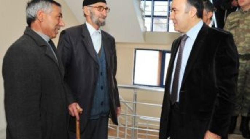 &Ccedil;atlı Vatandaşlardan Vali Altıparmak'a Sıcak Karşılama