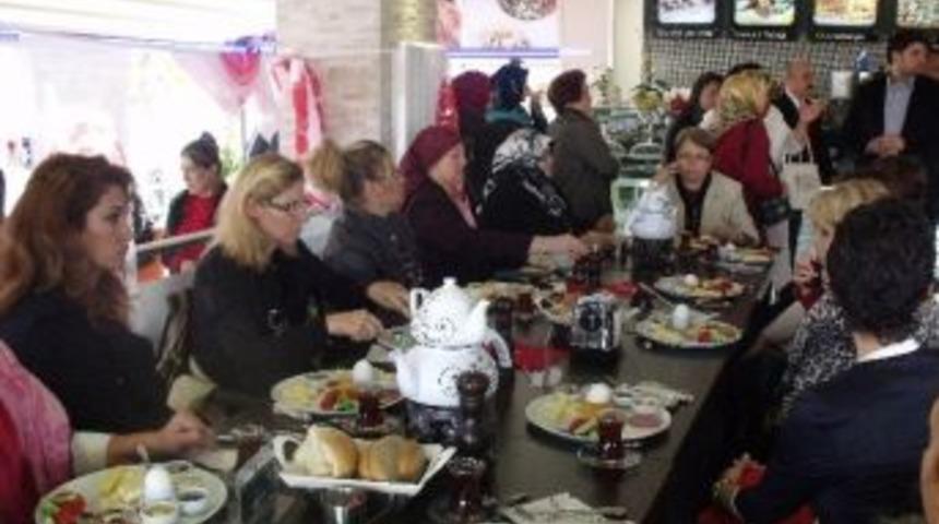 Mhp'li Kadınlar Kahvaltıda Bir Araya Geldiler