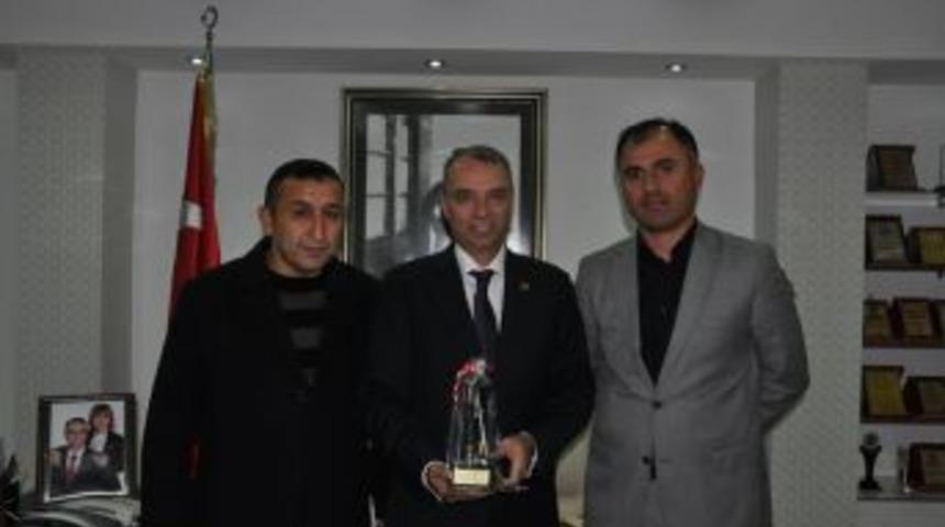 Madenci heykeli hediye ettiler