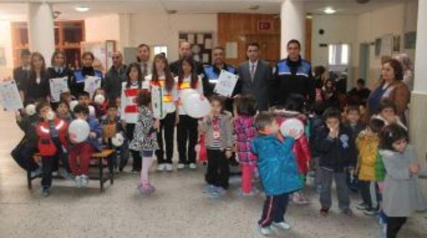 Anaokulu &Ouml;ğrencileri Trafik Kuralları Dersi Verdi