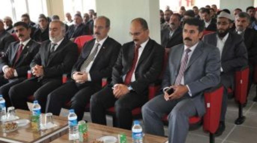 Vali B&uuml;y&uuml;kersoy İmamlarla Biraraya Geldi