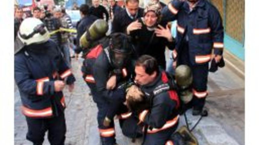 Suriyeli ikizleri yangın ayırdı