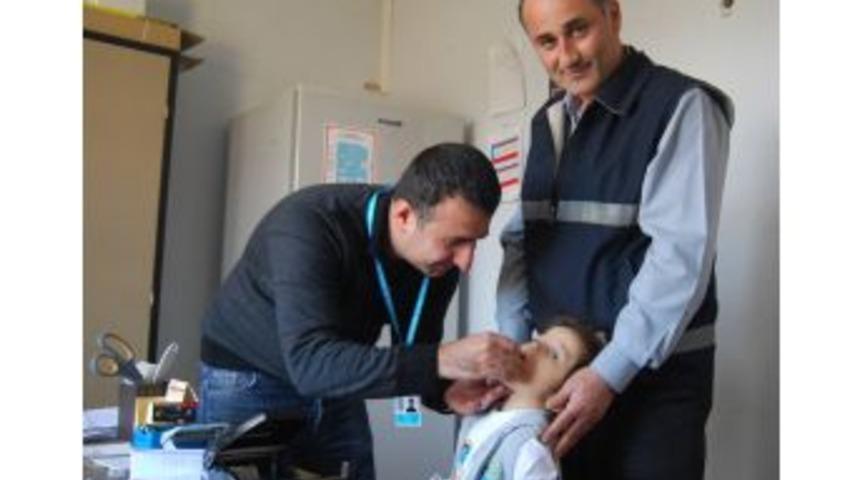 Orhaneli'nde 0-6 Yaşındaki &Ccedil;ocuklara Tedbir Ama&ccedil;lı &Ccedil;ocuk Felci Aşısı Yapılıyor.