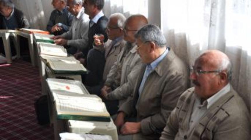 70 Yaşından Sonra Kur'an Okumayı Öğrendiler