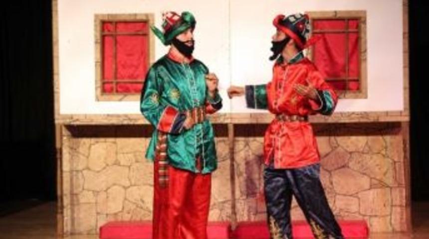 Karagöz Yenimahalle’de Coşturdu