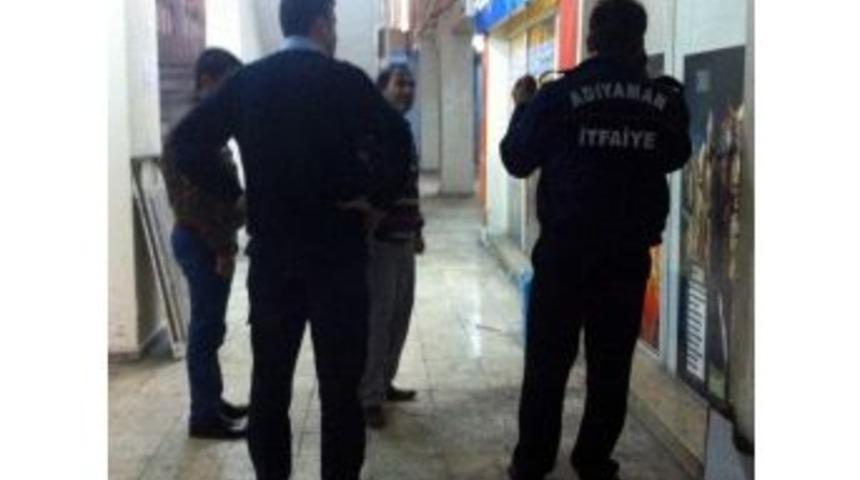 İş Hanında &Ccedil;ıkan Yangın Paniğe Neden Oldu