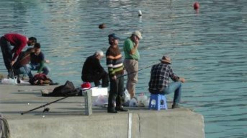 Ak&ccedil;akoca'da Olta Balık&ccedil;ıları Dertli