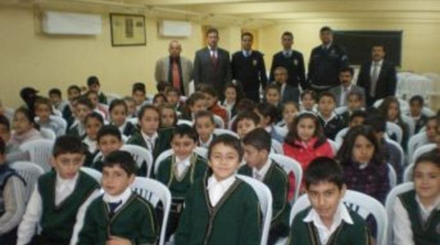 Polisten &Ouml;ğrencilere Trafik Eğitimi