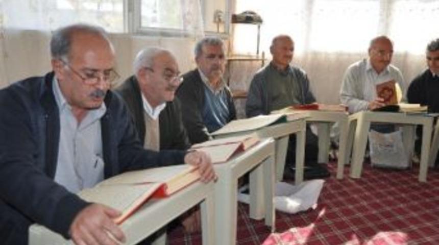 Kozan&rsquo;da Yaşlıların Kur&rsquo;an Okuma Azmi