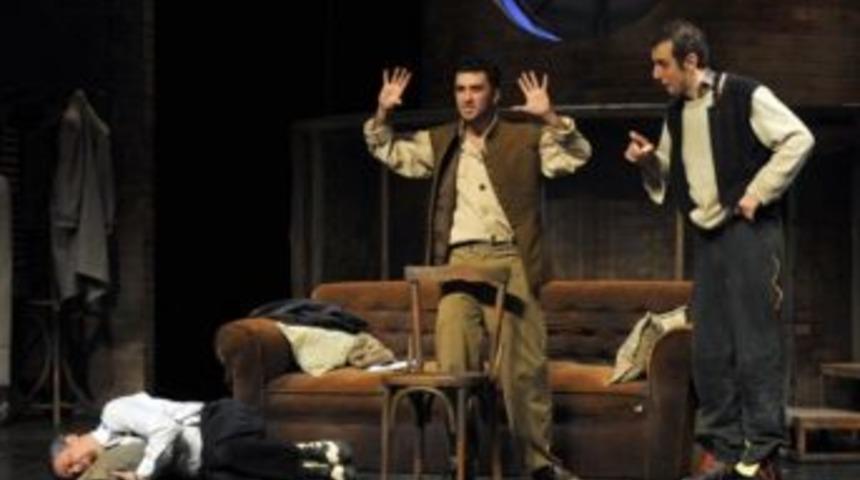 Edt &Ouml;ğretmenler İ&ccedil;in Sahnede