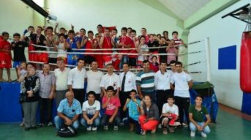 Whu Shu (kung-fu) Ege B&ouml;lge Şampiyonası'nda Kınık R&uuml;zgarı Esti