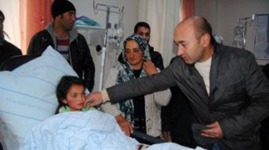 Yüksekova'da Kaybolan 7 Yaşındaki Kız Çocuğu, Donmak Üzereyken Bulundu