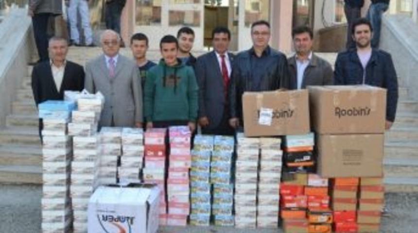 Stso&rsquo;dan Kulalı İhtiya&ccedil; Sahibi &Ouml;ğrencilere Ayakkabı Yardımı