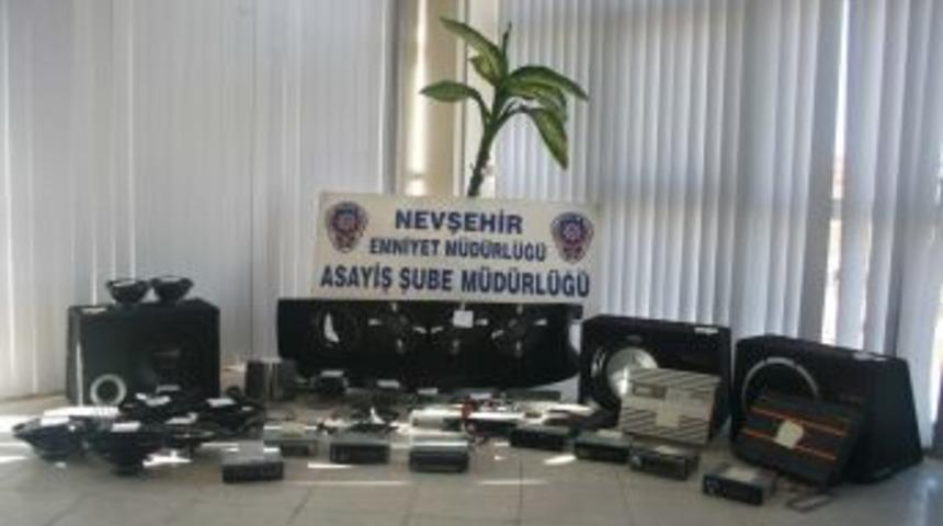 Kiralık Ara&ccedil; Ile Hırsızlık Yapan 4 Kişi Yakalandı