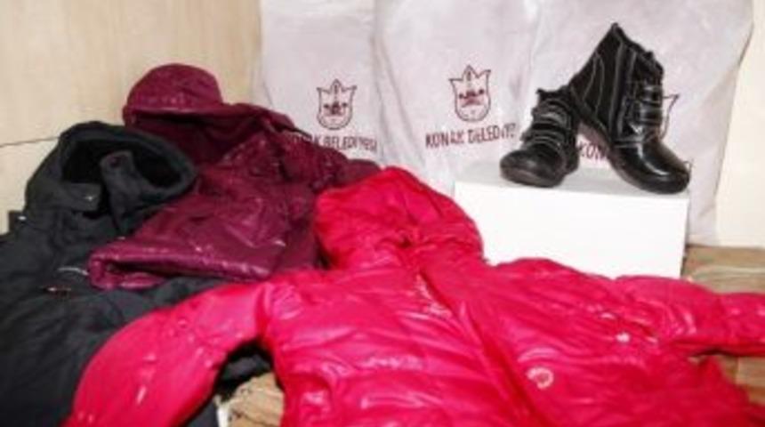 Konak Belediyesi'nden 70 Okula 6 Bin Giysi