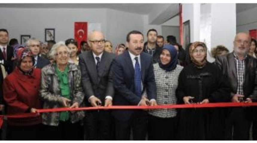 Sel&ccedil;uk&rsquo;ta &Ouml;ğrenci Giysi Bankası Kuruldu