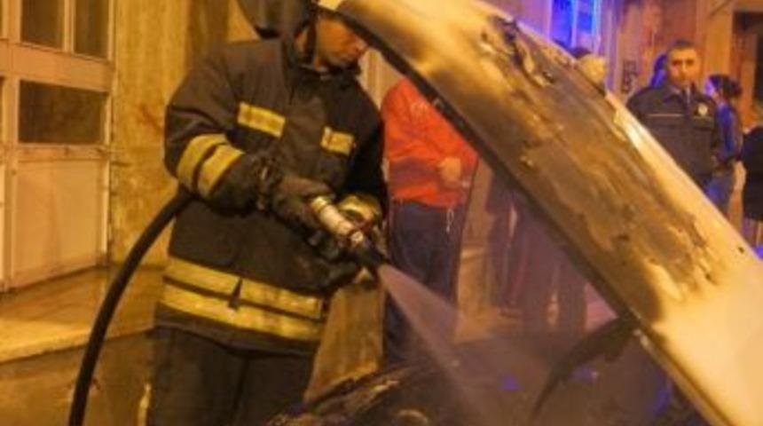 Ara&ccedil; Yangınını İtfaiye S&ouml;nd&uuml;rd&uuml;