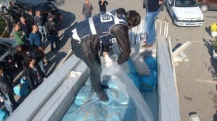 Kamyonette 320 Kilo Esrar Ele Ge&ccedil;irildi