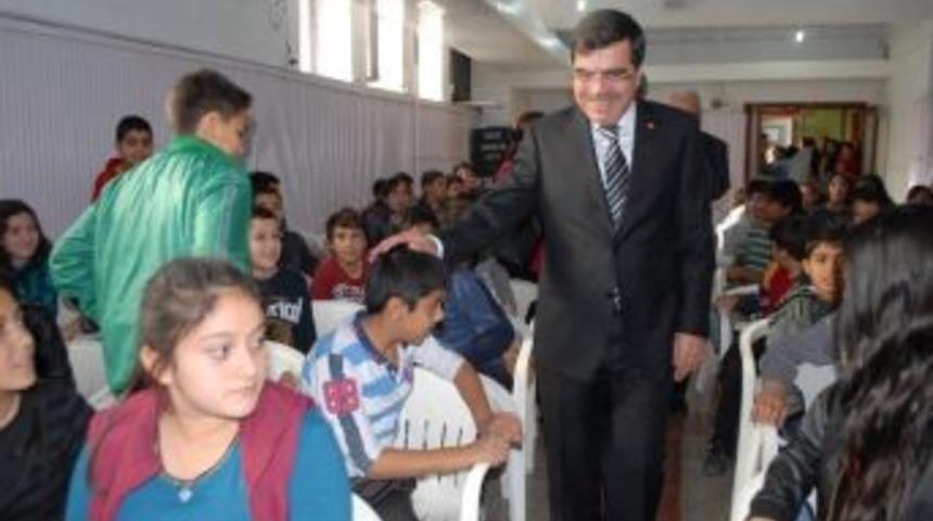 &Ouml;ğrencilere "okuduk&ccedil;a Değerlendiriyoruz" Kitabı